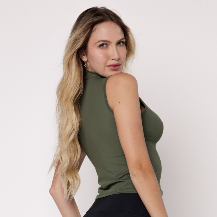 Blusa Microfibra Gola Alta Verde Sem Manga